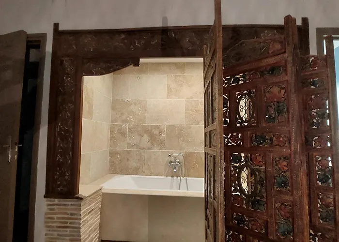 Gasthuis De La Roche Tabary 3*